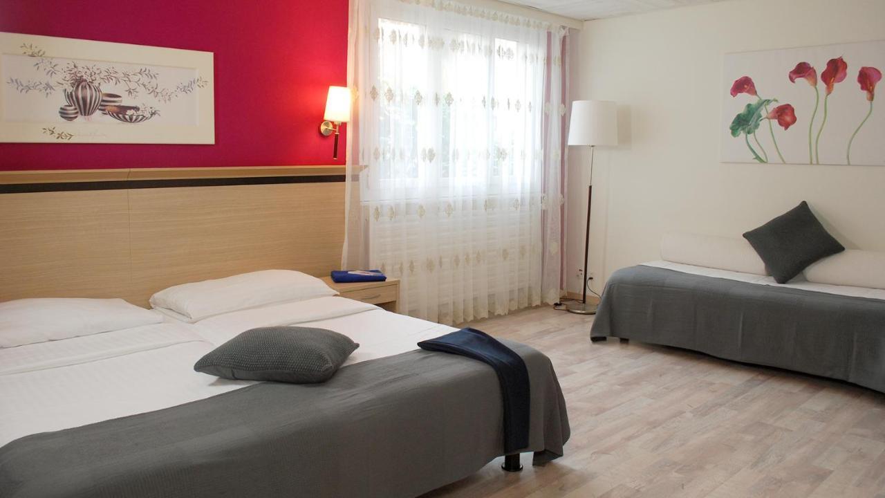 Hotel De La Vieille Tour Ла Тур дьо Пел Екстериор снимка
