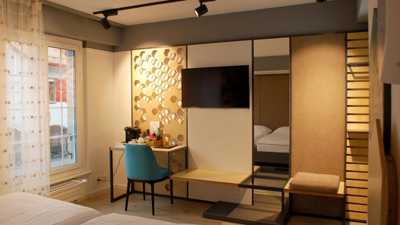 Hotel De La Vieille Tour Ла Тур дьо Пел Екстериор снимка